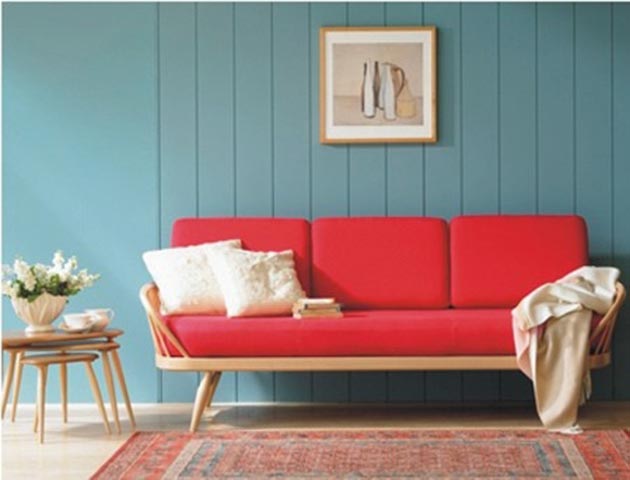 retro-red-sofa-blue-wall